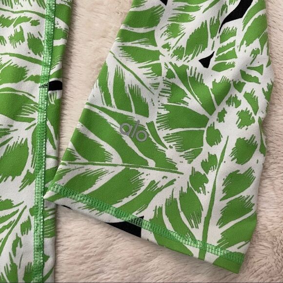 Alo Yoga Airbrush Capri Leggings Palm Springs Size Medium - Picture 10 of 16